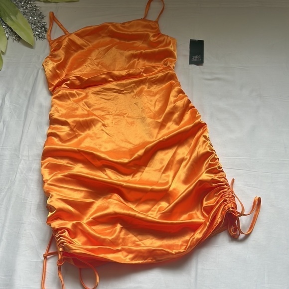 ⭐️nwt Wild Fable Orange Satin Sleeveless Ruched Side Bodycon Dress⭐️ - Picture 6 of 9